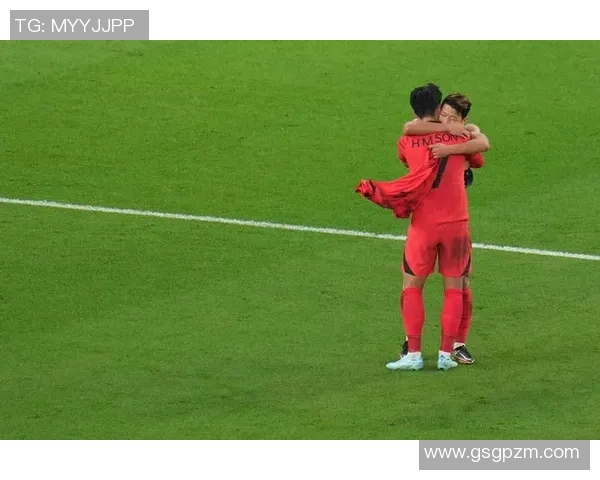 韩国女艺人携手足球明星共谱青春旋律引发热议